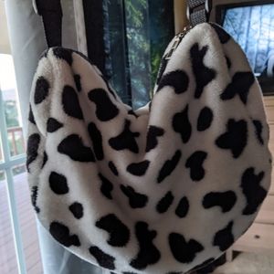 Cow print soft fuzzy bag!! 🖤🐄🤍